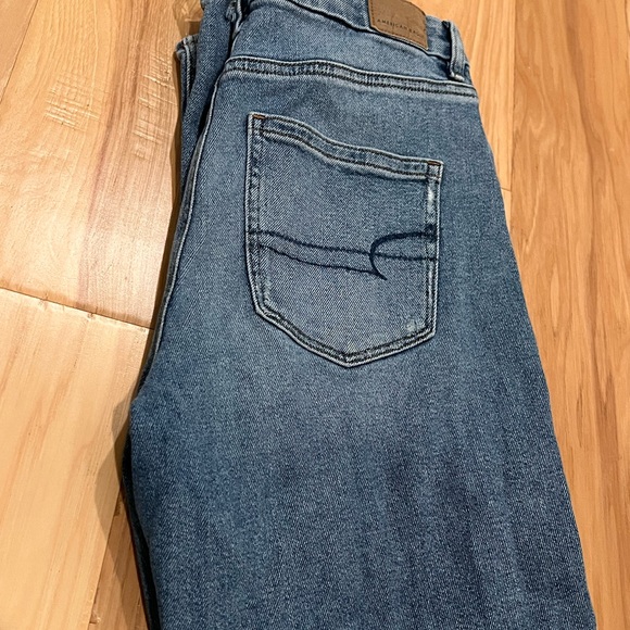 American Eagle Women’s Curvy Mom Jean - Picture 6 of 6